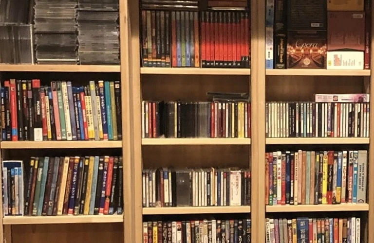 CD専用のオリジナル棚 | オーダーの本棚ならたすかーたそるて